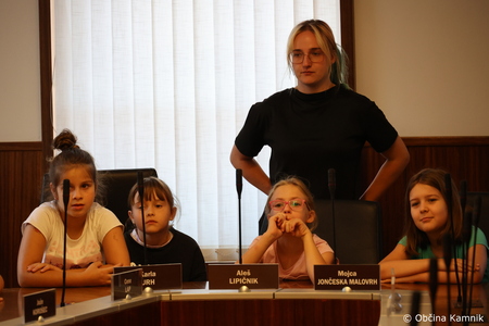 Otroci Društva Počitniško varstvo Kamnik obiskali župana Mateja Slaparja (26)